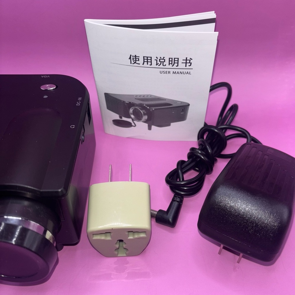 Mini LED Projector (Portable) - Picture 4 of 8